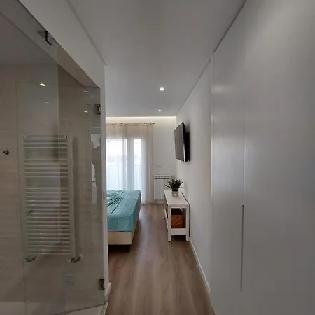 Lägenhet Life Apartment, New, Elegant And Cozy